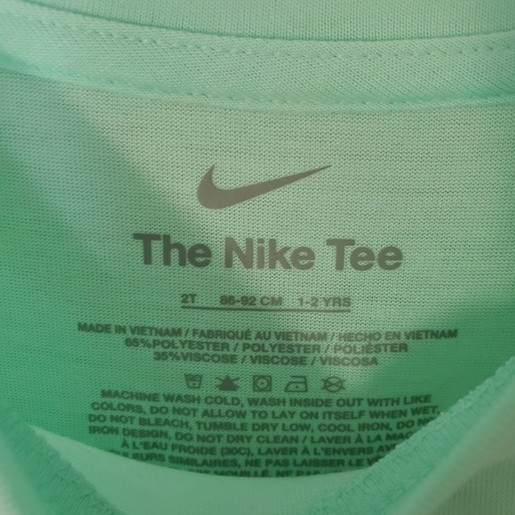 Nike Girls Iconclash Long Sleeve Tee Mint Foam 26K184-E6D Size 2T NEW - Picture 4 of 5